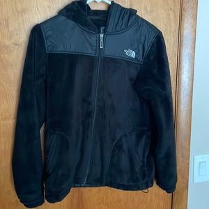 North Face Black Jacket. Fleece and Nylon combo. Size Small. Good condition